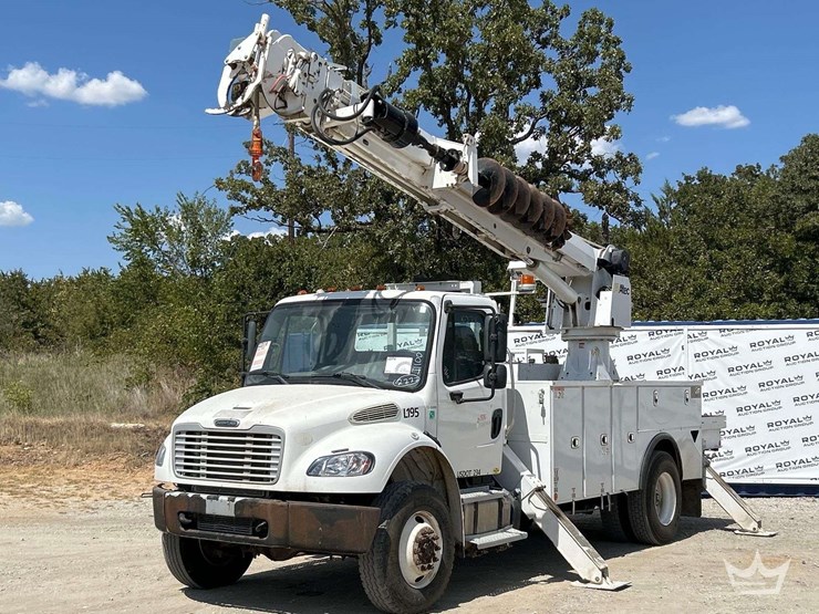 2019-freightliner-m2-106-image-1