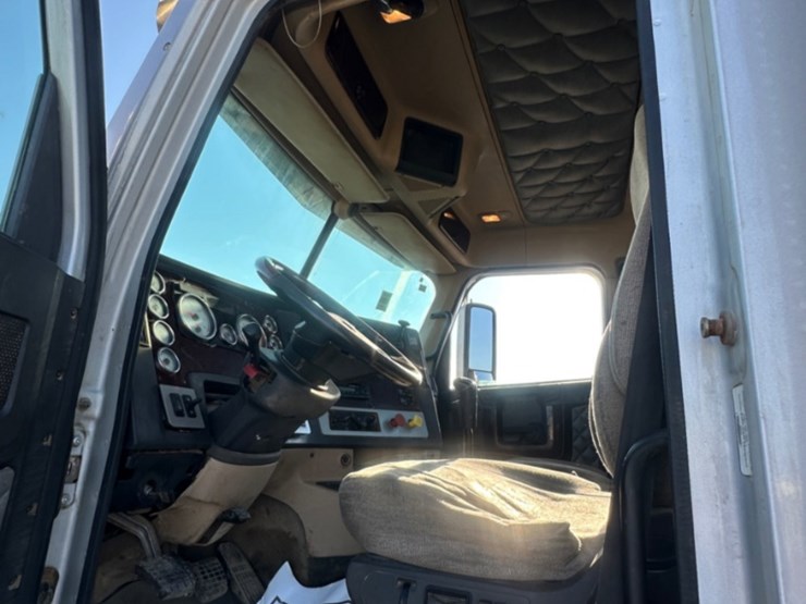 2015-freightliner-coronado-122-sd-image-23