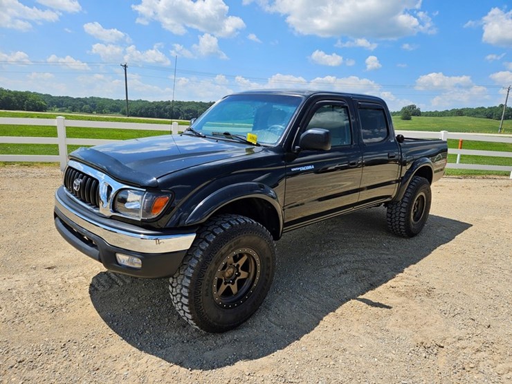 2004-toyota-tacoma-image-1