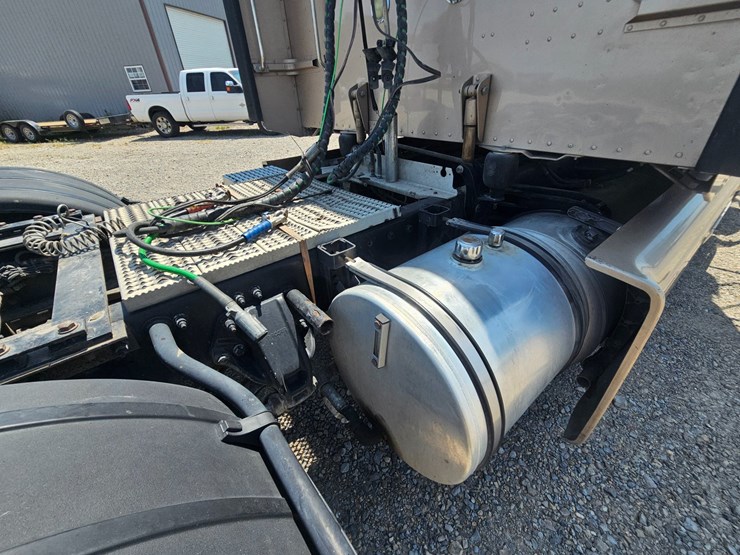 2015-peterbilt-386-image-87