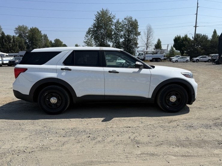 2020-ford-explorer-image-3