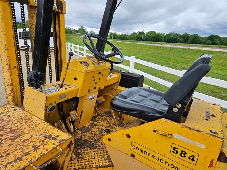 #127-•-case-single-stage-fork-lift-image-23