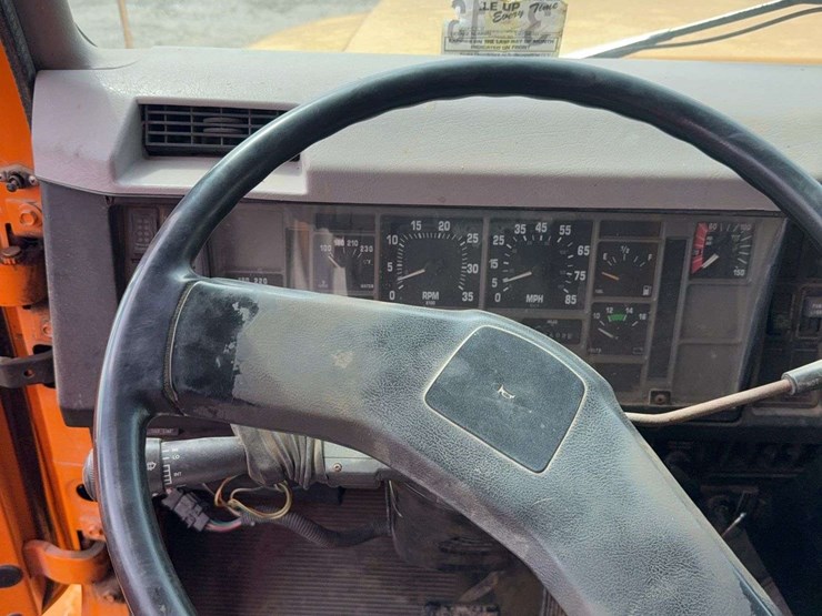 1994-international-dump-truck,-drove-in,-replaced-bed-floor-recently,-retired-state-truck,-battery-disconnect,-vin#-1htsdaan2vh441136-image-13
