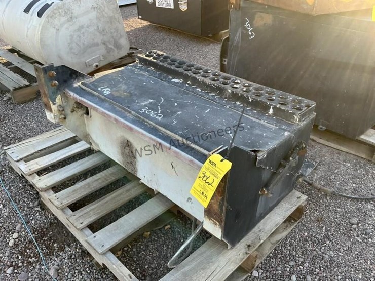 battery-box-truck-step-image-4