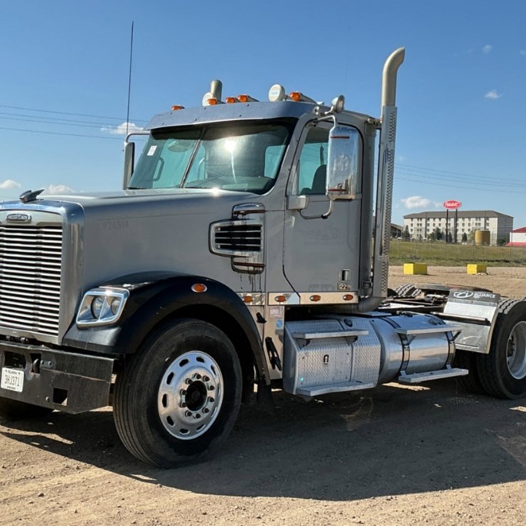 2015 FREIGHTLINER CORONADO 122 SD