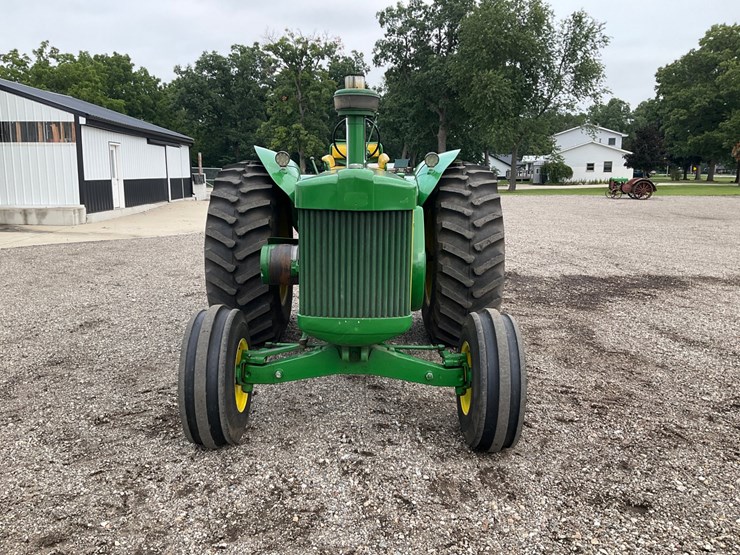1957-john-deere-820-image-8