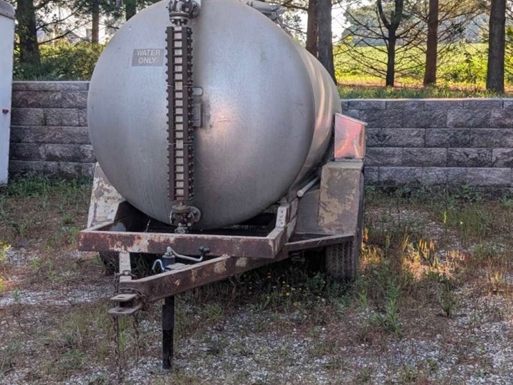 #664-•-500-gallon-water-tank-trailer-image-2