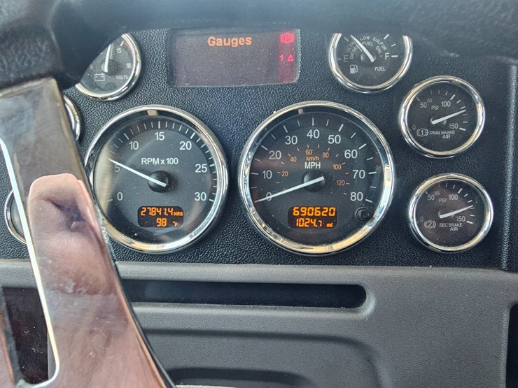 2015-peterbilt-386-image-55