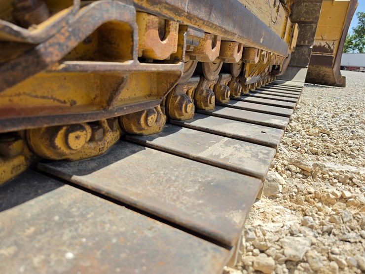 2016-caterpillar-d6k2-lgp-image-55
