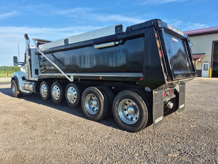 2025-kenworth-t880-image-3