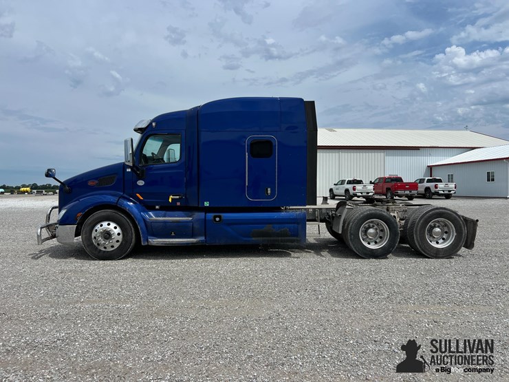2019-peterbilt-384-image-8