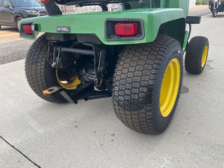 john-deere-332-image-11