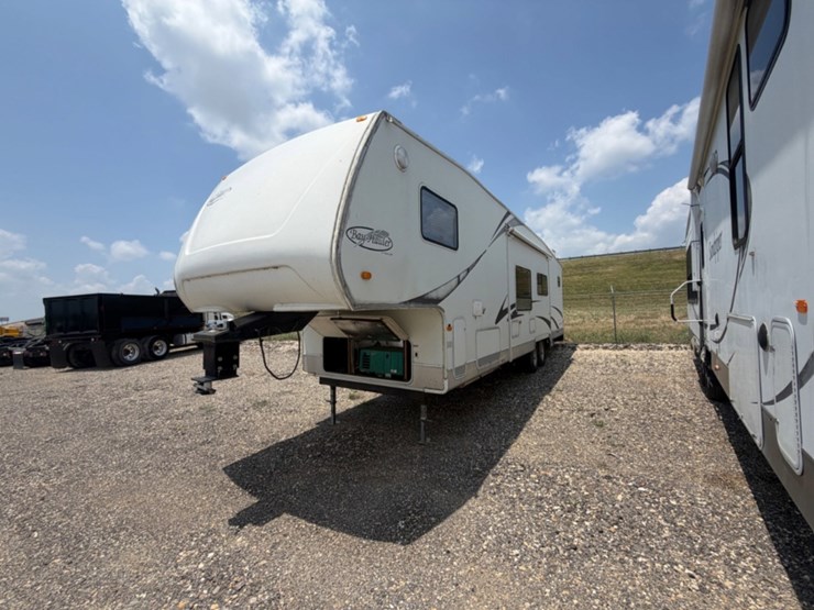 2005-trail-lite-bay-hauler-fifth-wheel-image-1