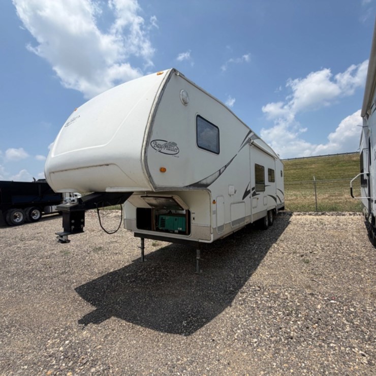 2005 TRAIL-LITE BAY HAULER FIFTH WHEEL