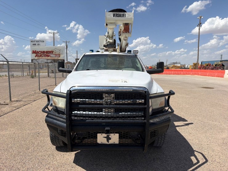 2012-dodge-ram-5500-image-2