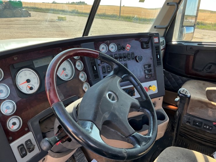 2015-freightliner-coronado-122-sd-image-21