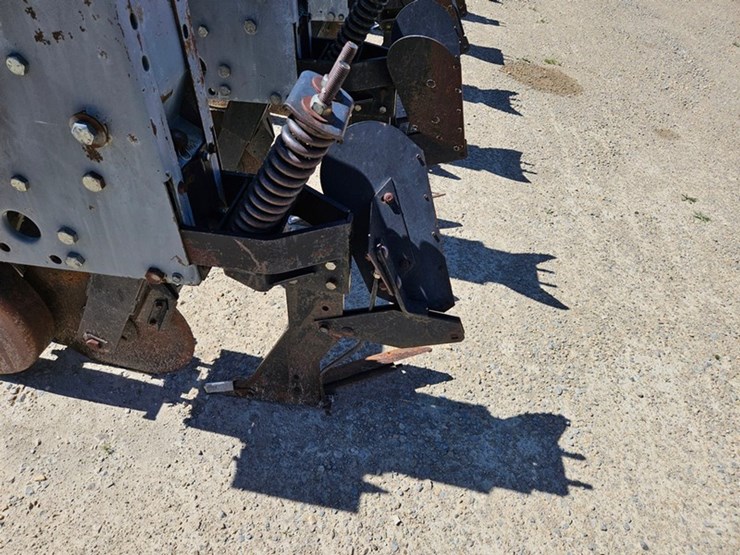 #80-•-hiniker-3pt-8-row-30"-cultivator-image-15