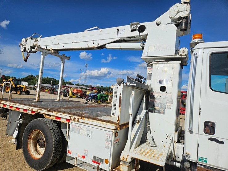 2002-freightliner-fl80-image-42