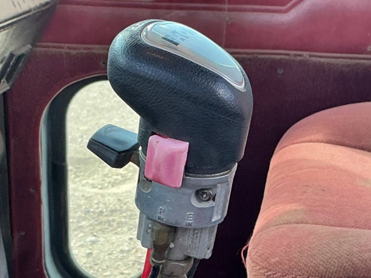 2000-peterbilt-379-image-17