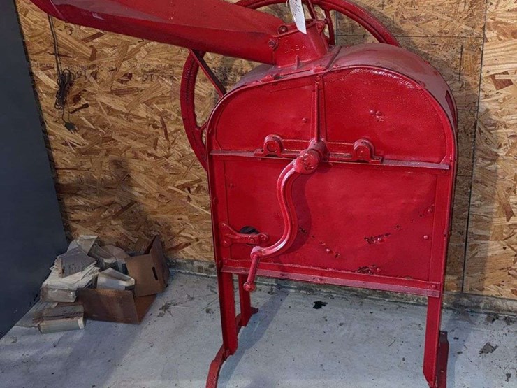 international-harvester-corn-sheller-image-1