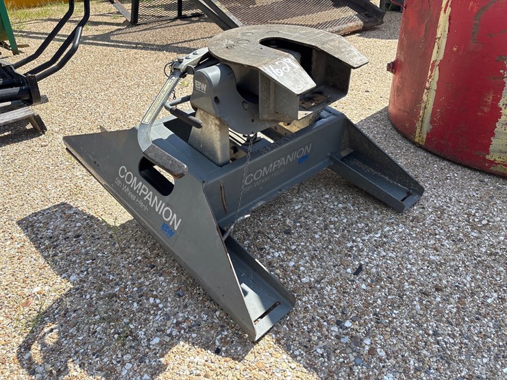 #1652-•-b-and-w-gooseneck-to-fifth-wheel-companion-hitch-image-3