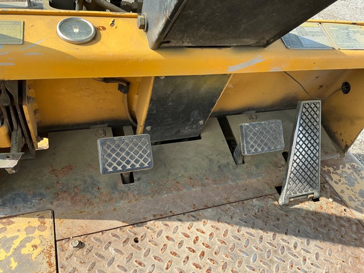 caterpillar-t80d-image-14