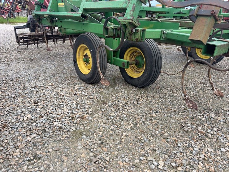 2025-john-deere-960-image-5