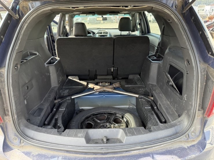 2015-ford-explorer-image-14