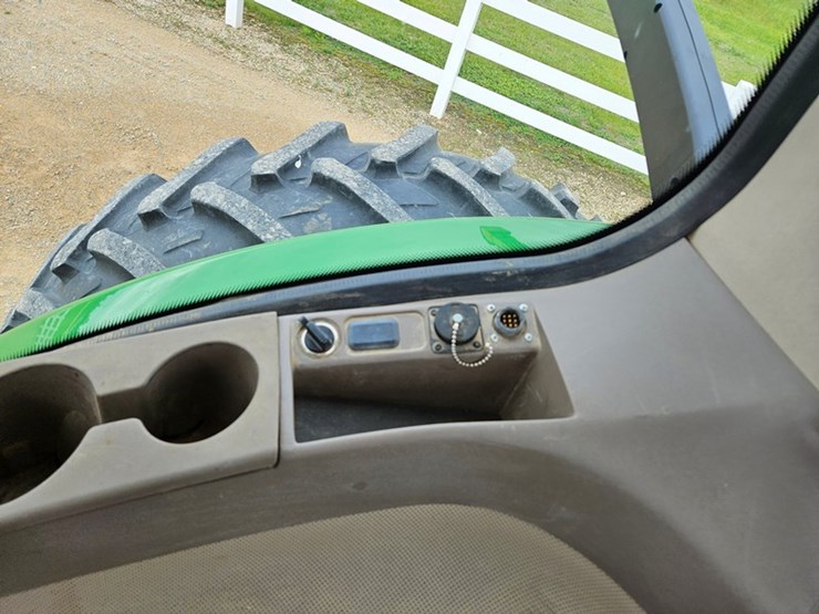 2013-john-deere-8335r-image-35