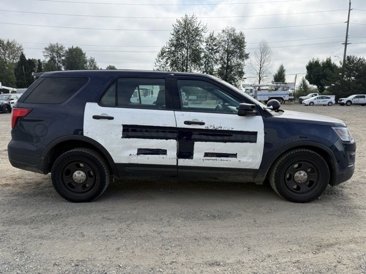 2018-ford-explorer-image-3