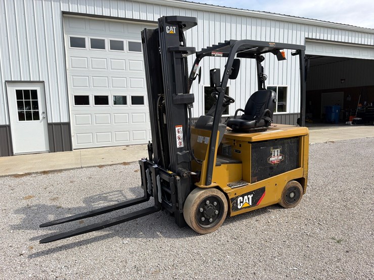 #1363-•-cat-ec25en-electric-forklift-image-1