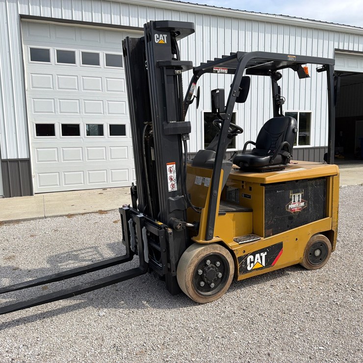 #1363 • CAT EC25EN Electric Forklift