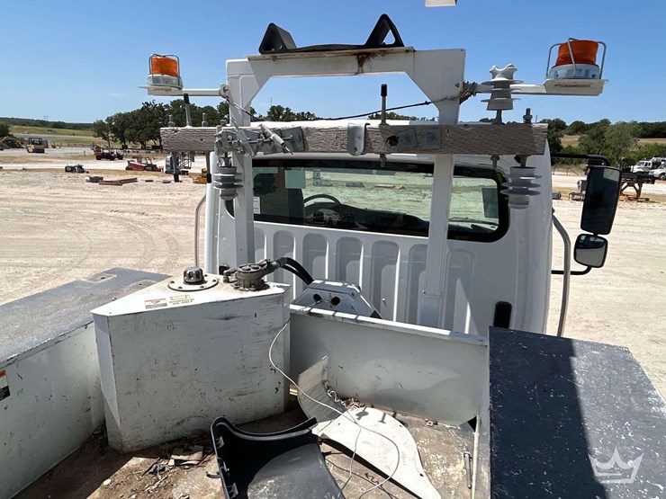 2019-freightliner-m2-106-image-30