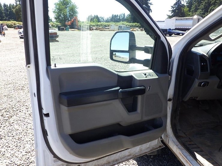 2020-ford-f550-image-29