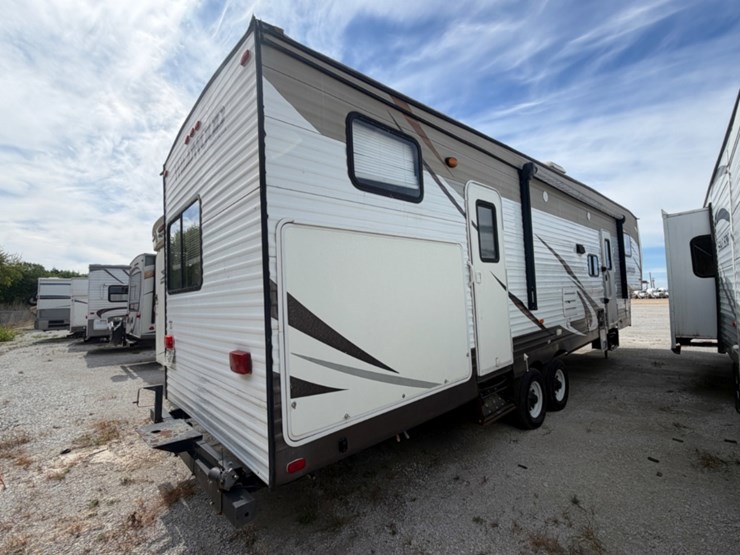 2015-wildwood-5th-wheel-image-4