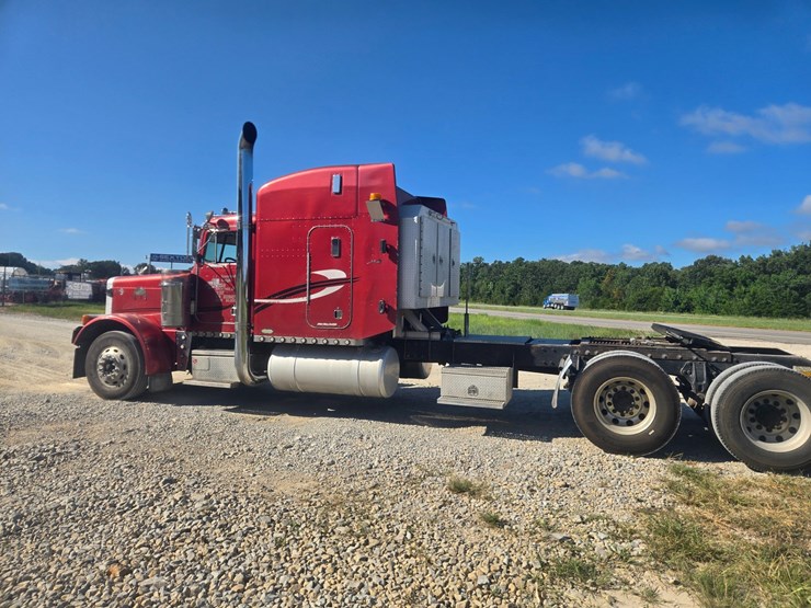 1995-peterbilt-379-image-9