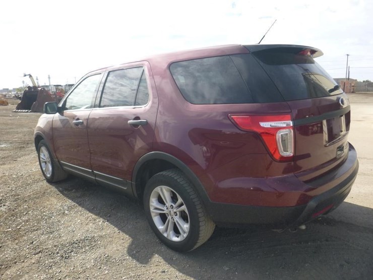 2015-ford-explorer-image-4