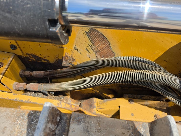 2016-caterpillar-d6k2-lgp-image-92