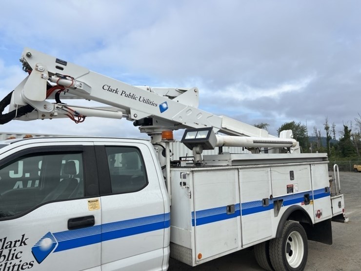 2017-ford-f550-image-15
