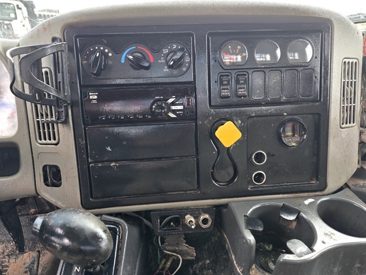 2017-international-durastar-4300-image-10