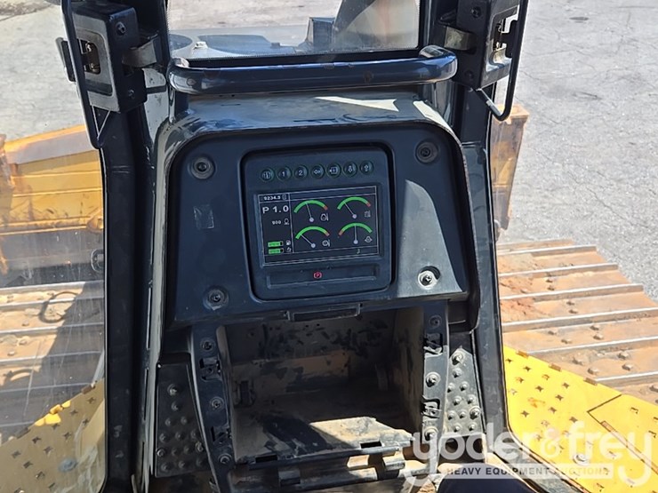 2018-deere-850k-image-56