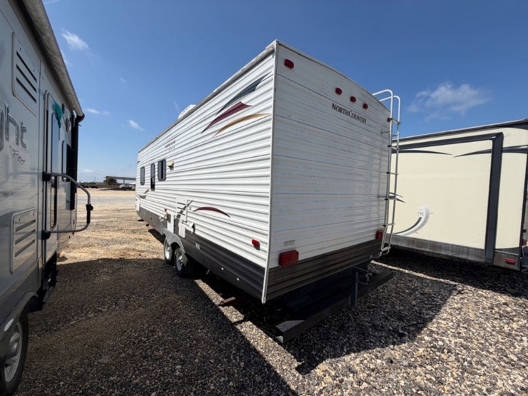 2011-heartland-north-country-travel-trailer-image-6