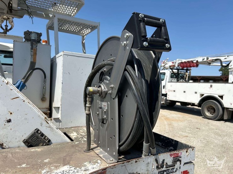 2019-freightliner-m2-106-image-24