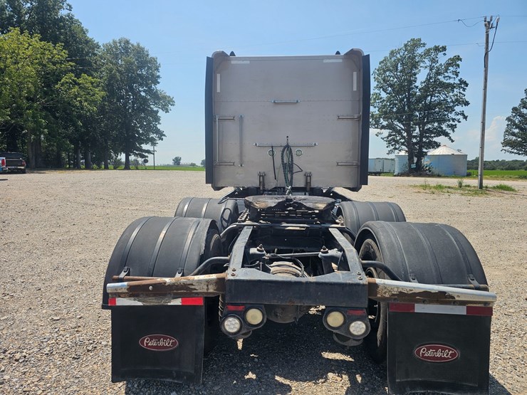 2015-peterbilt-386-image-12