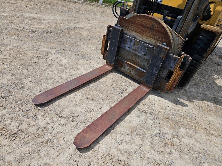 #126-•-cat-gp40k2-single-stage-fork-lift-image-9
