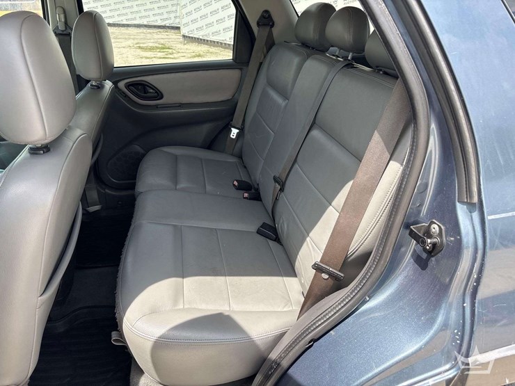 2005-ford-escape-image-24