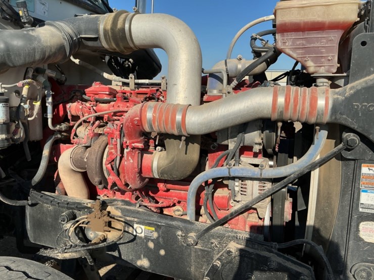 2015-peterbilt-367-image-11