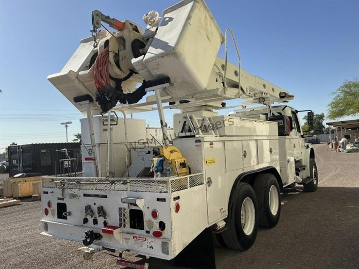 2012-freightliner-m2-106-image-5