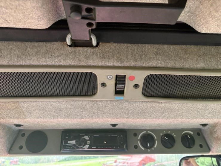 2002-agco-lt85-image-25