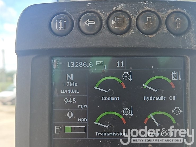 2014-deere-624k-image-37